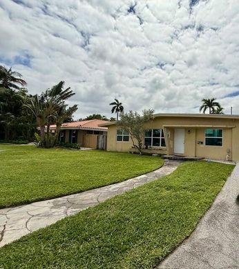 Residential complexes in Fort Lauderdale, Broward County