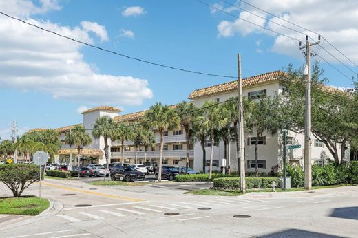 Residential complexes in Boca Raton, Palm Beach