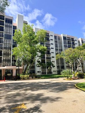 Residential complexes in Sunny Isles Beach, Miami-Dade