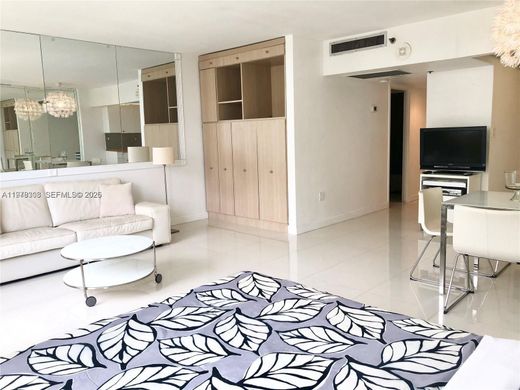 Residential complexes in Miami Beach, Miami-Dade