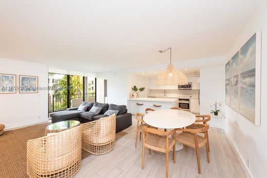 Residential complexes in Key Biscayne, Miami-Dade