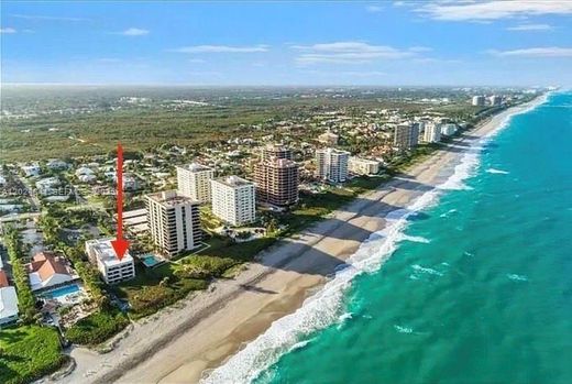 Residential complexes in Juno Beach, Palm Beach