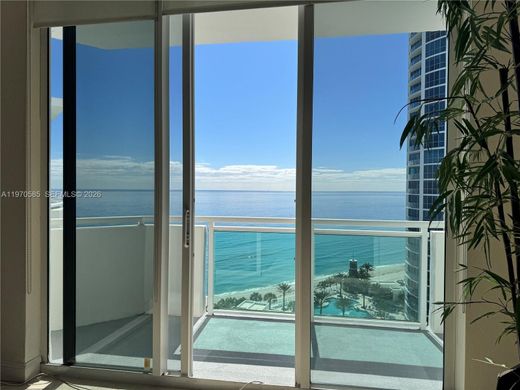 Residential complexes in Hollywood, Broward County