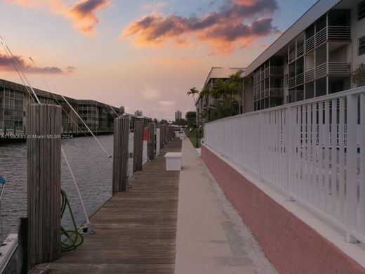 公寓楼  North Miami Beach, Miami-Dade County