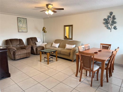 Residential complexes in Hallandale, Broward County