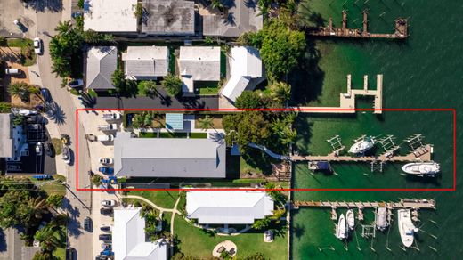 Residential complexes in Palm Beach Shores, Palm Beach