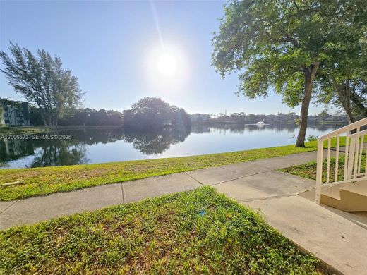 Residential complexes in Hollywood, Broward County