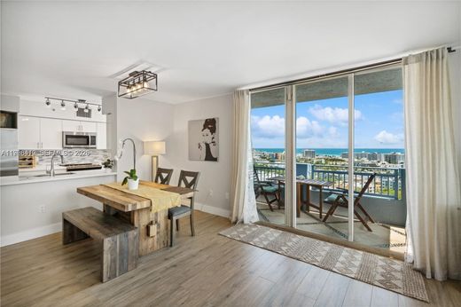 Residential complexes in Miami Beach, Miami-Dade