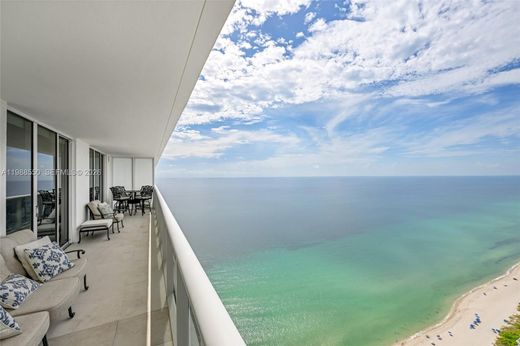 Residential complexes in Hallandale, Broward County