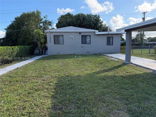 Villa in Miami Heights Trailer Park, Miami-Dade County