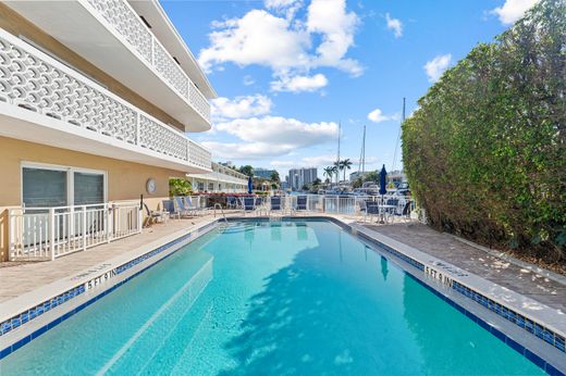 Residential complexes in Fort Lauderdale, Broward County