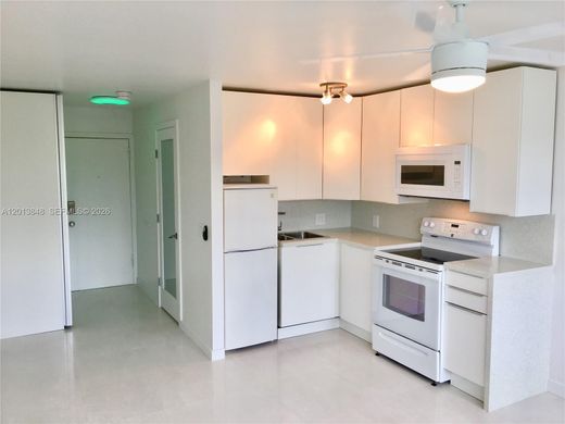 Residential complexes in Miami Beach, Miami-Dade