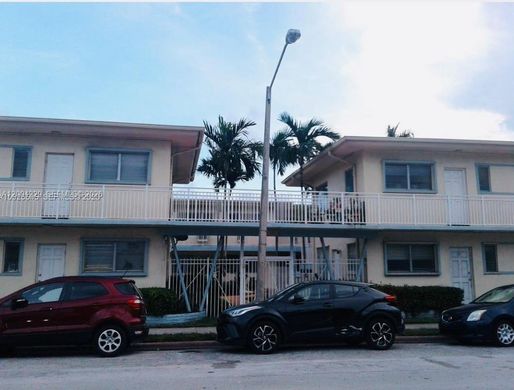 Residential complexes in Miami Beach, Miami-Dade