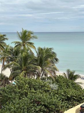 Residential complexes in Hollywood, Broward County