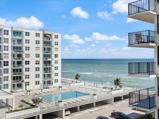 Residential complexes in Palm Beach, Florida