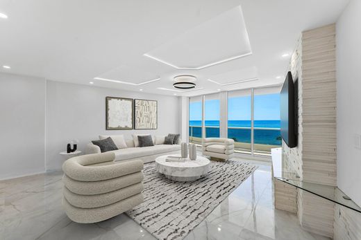 Residential complexes in Boca Raton, Palm Beach
