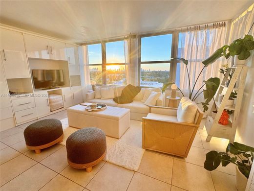 Residential complexes in Miami Beach, Miami-Dade
