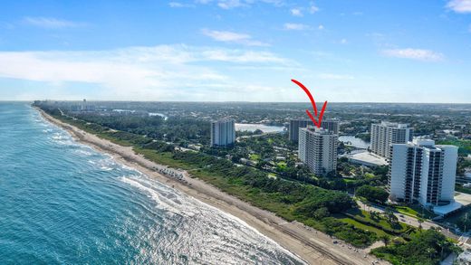 Residential complexes in Boca Raton, Palm Beach
