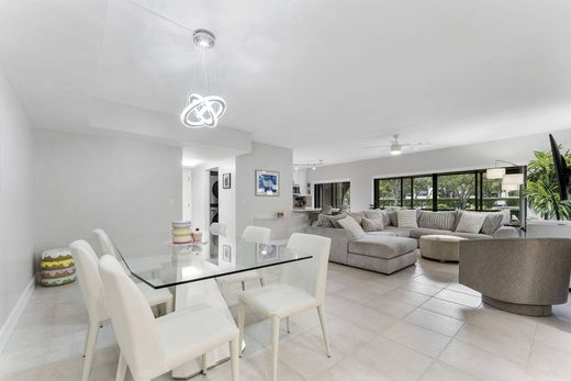 Residential complexes in Boca Raton, Palm Beach