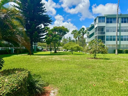Residential complexes in Hollywood, Broward County