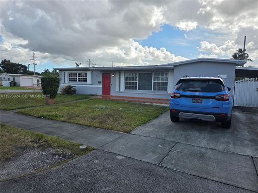 Villa in Hialeah, Miami-Dade County