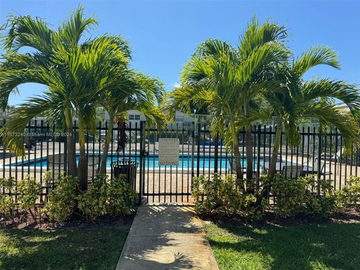 Residential complexes in Pompano Beach Highlands, Broward County