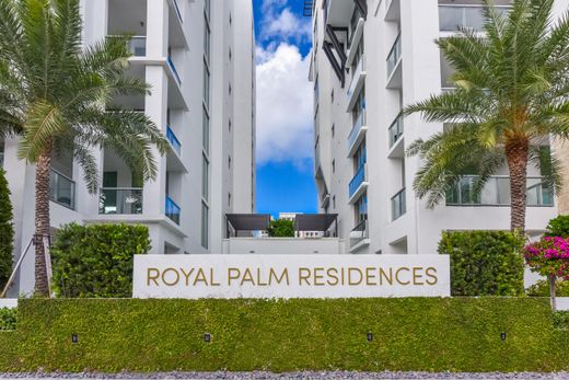 Residential complexes in Boca Raton, Palm Beach