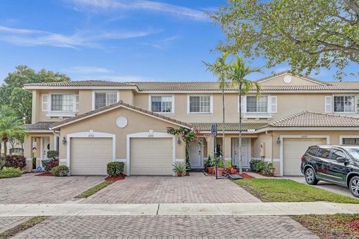 Residential complexes in Tamarac, Broward County