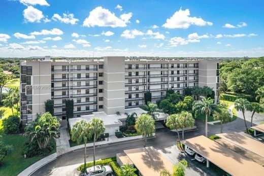 Residential complexes in Boca Raton, Palm Beach