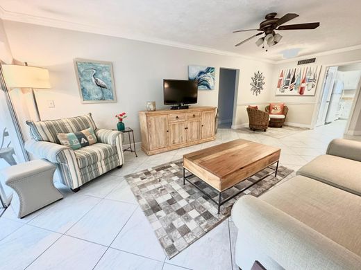 Residential complexes in Tequesta, Palm Beach