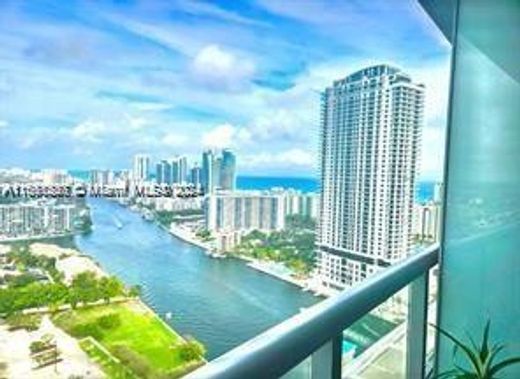 Hallandale Beach, Broward Countyのアパートメント・コンプレックス