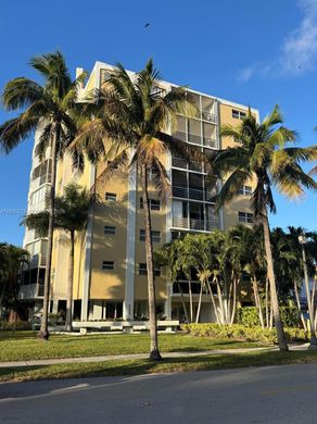 Residential complexes in Key Biscayne, Miami-Dade