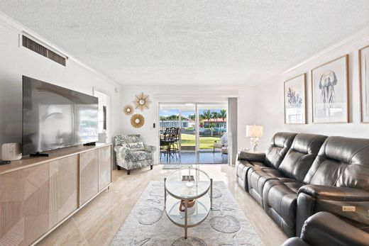 Residential complexes in Palm Beach Shores, Palm Beach