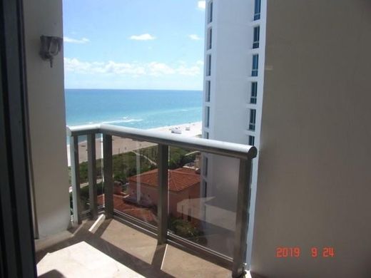 Residential complexes in Miami Beach, Miami-Dade