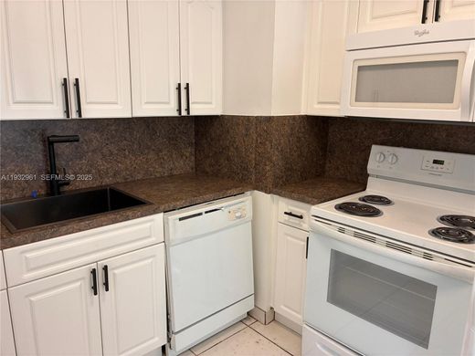 Margate, Broward Countyのアパートメント・コンプレックス