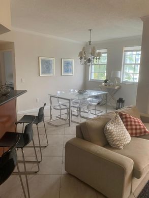 Residential complexes in North Miami Beach, Miami-Dade