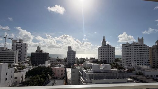 Residential complexes in Miami Beach, Miami-Dade