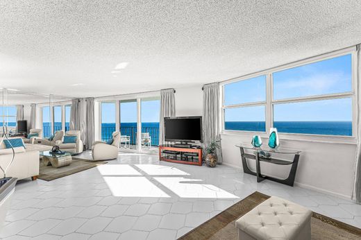 Residential complexes in Palm Beach Shores, Palm Beach