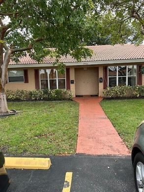 Townhouse in Coral Springs, Broward County