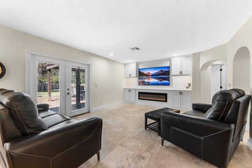 Villa Aventura, Miami-Dade County