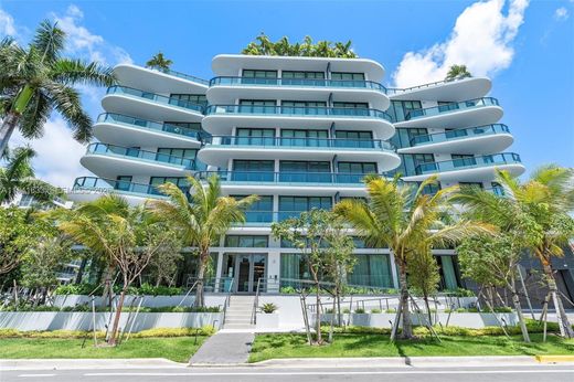 Residential complexes in Bay Harbor Islands, Miami-Dade