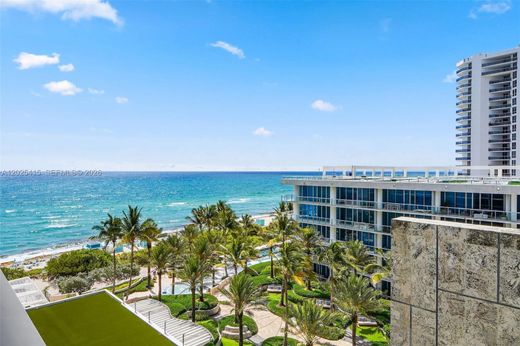 Residential complexes in Miami Beach, Miami-Dade