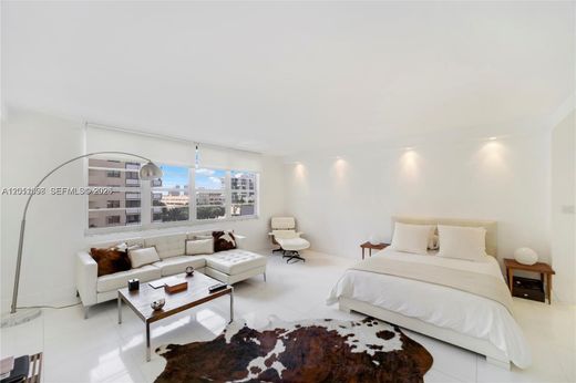 Residential complexes in Miami Beach, Miami-Dade