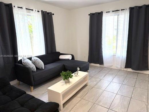Residential complexes in Miami Beach, Miami-Dade