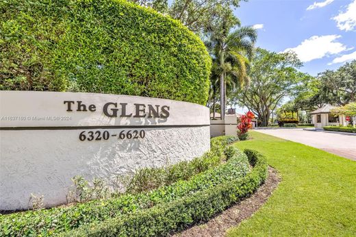 Residential complexes in Boca Raton, Palm Beach