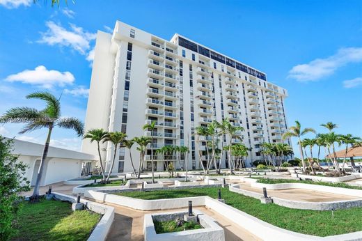 Residential complexes in North Miami, Miami-Dade