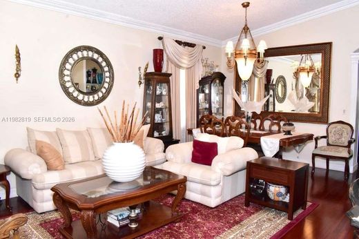 Villa in Pembroke Pines, Broward County