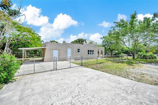 Villa in Opa-locka North  (historical), Miami-Dade County