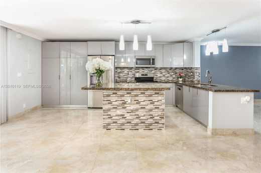Townhouse in Hallandale, Broward County