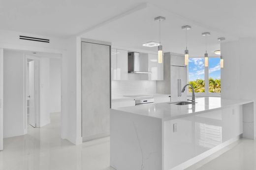 Residential complexes in Boca Raton, Palm Beach